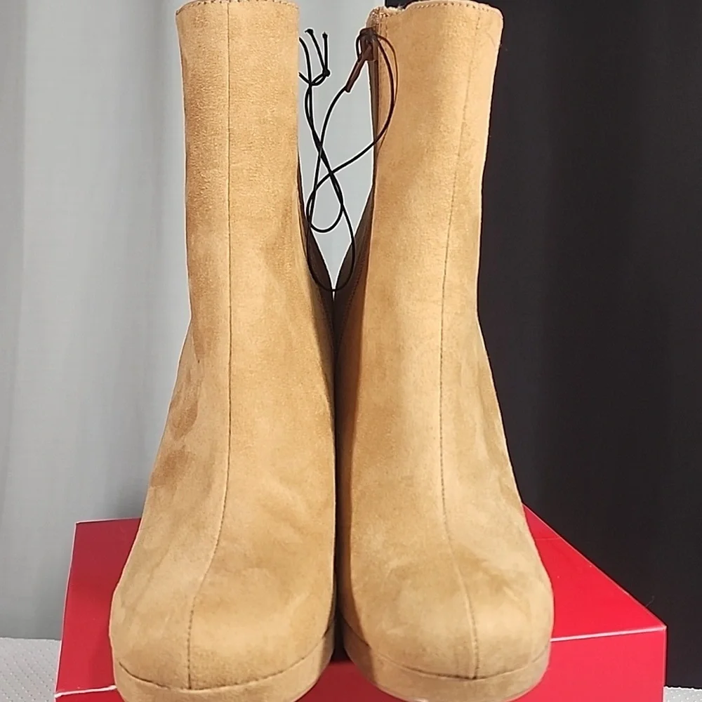 Forever 21 Tan Heeled Boots with Chunky Heel and Platform - Picture 2 of 12